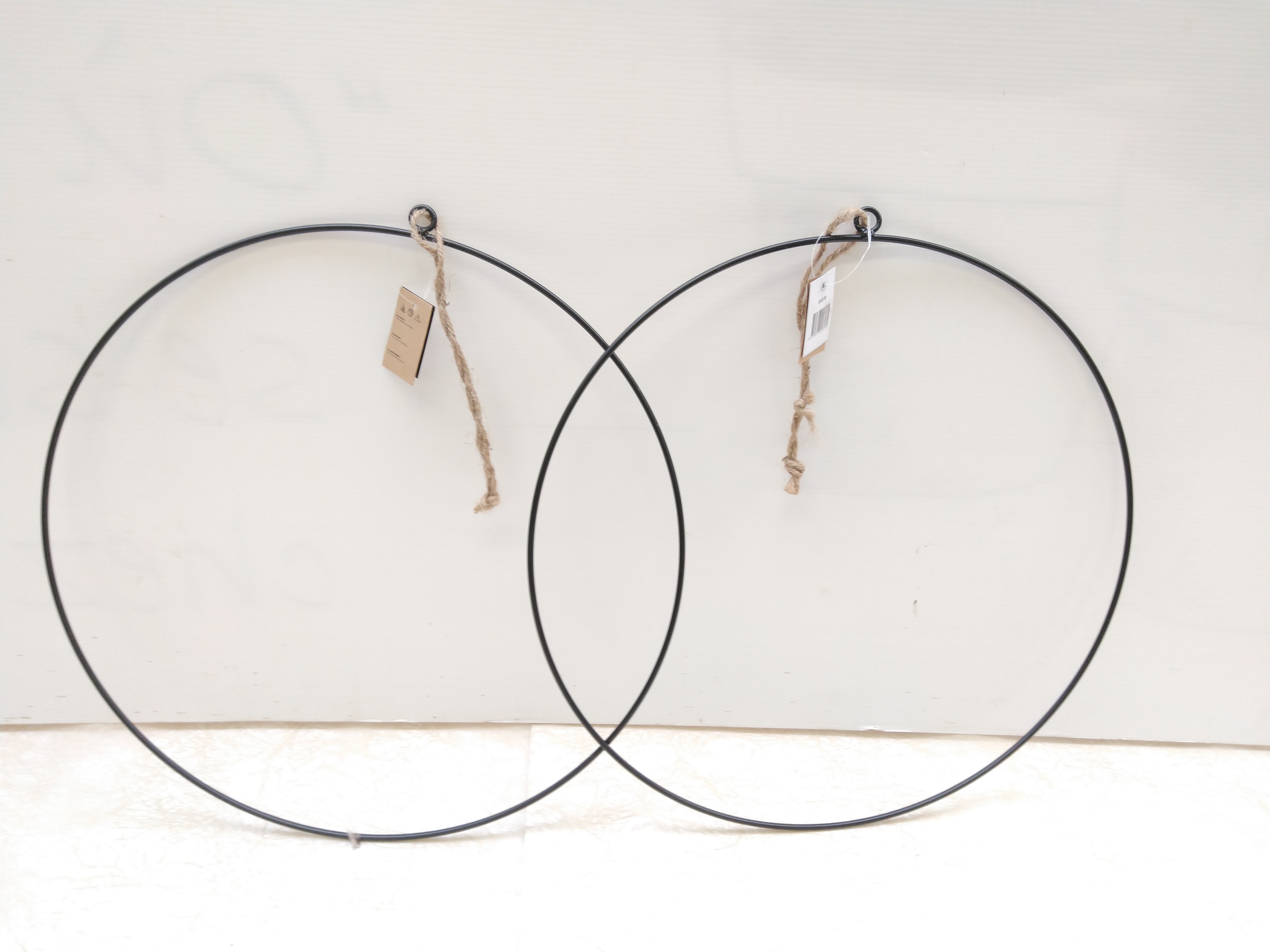 METAL CIRCLE BLACK WITH ROPE 38CM