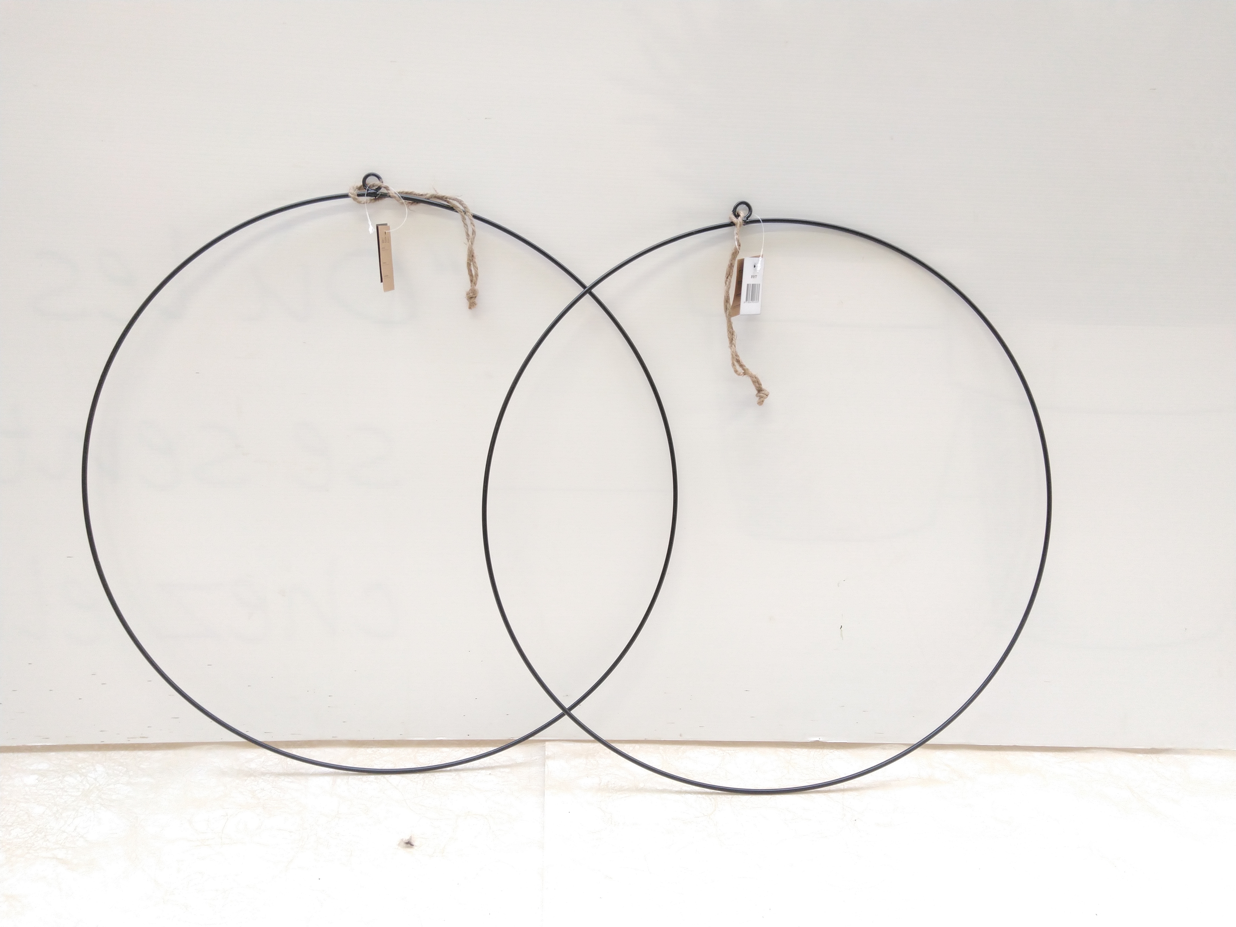 METAL CIRCLE BLACK WITH ROPE 48CM