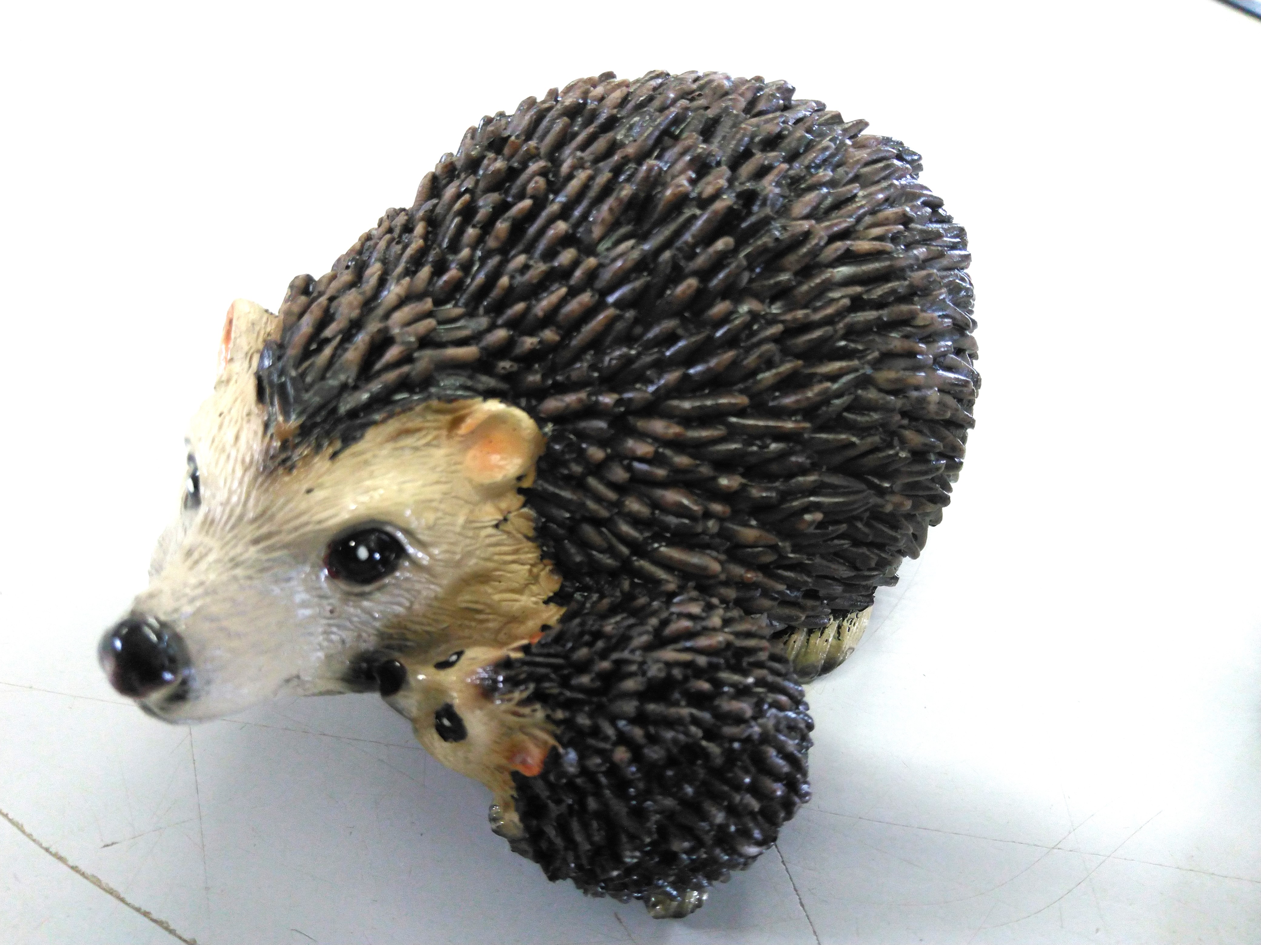 HEDGEHOG POLY WITH CHILD ASS PER 1 10X7X8CM