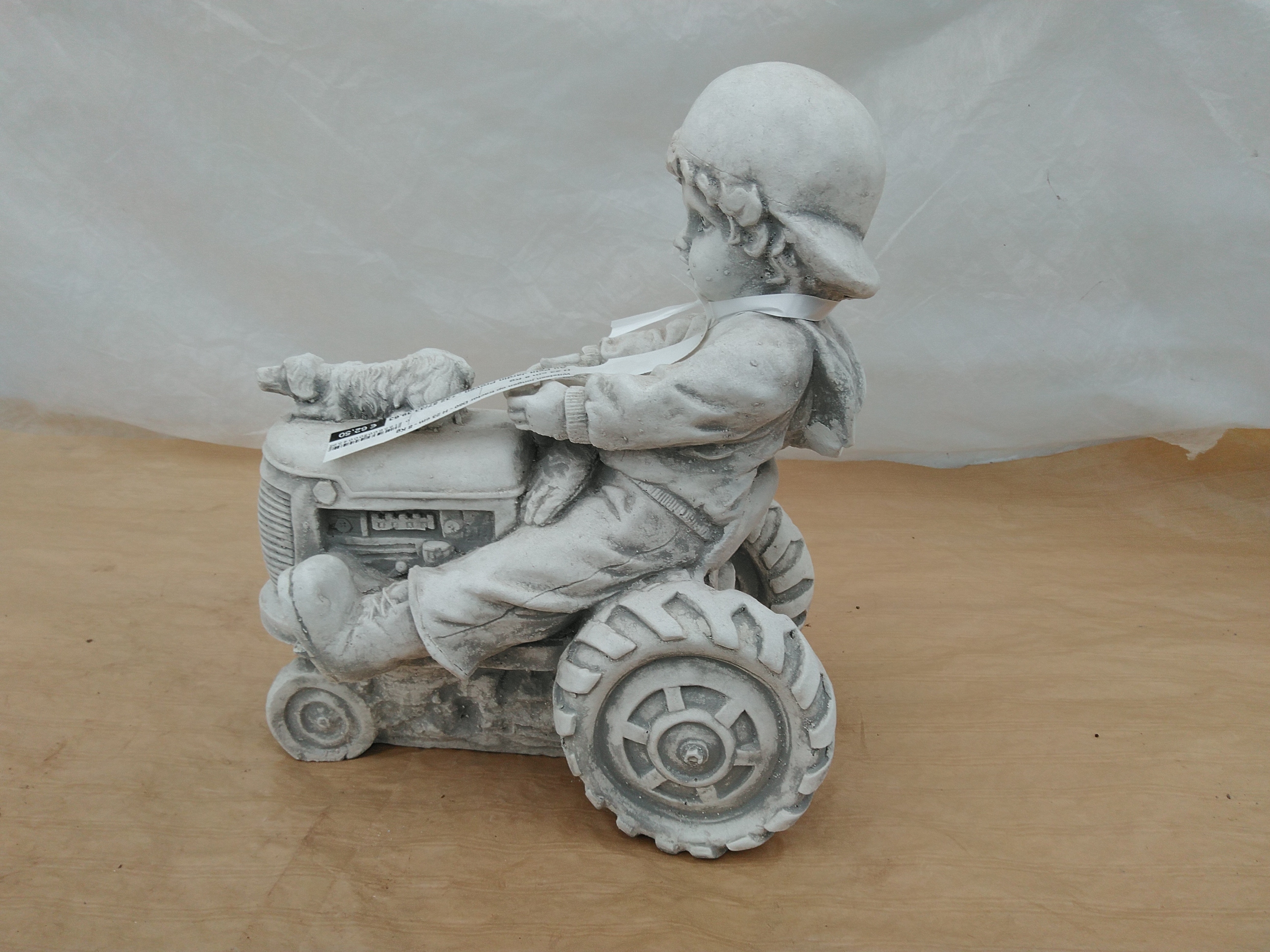 Witsteen jongen op tractor D50 - H 23 cm - 8 Kg Witsteen jongen op tractor D50 - H 23 cm - 8 Kg