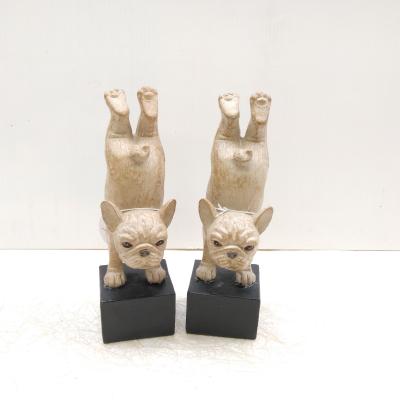 HOND  OP VOET 6.5X5X17CM