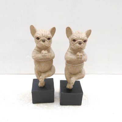 HOND OP VOET 5.5X5.5X17CM