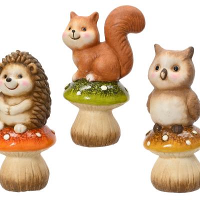 Dieren terracotta sitting on mushroom