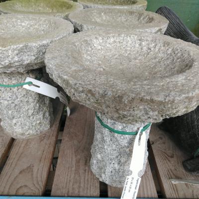 Vogeldrinkbak - Round Birdbath on stand grey